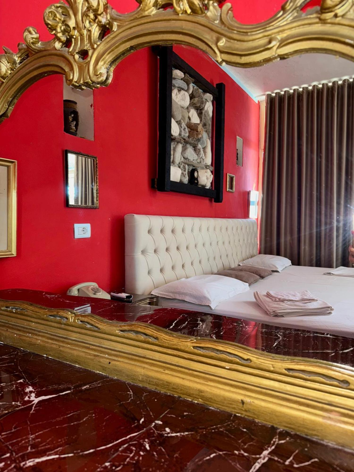 Hotel Vila "Oda E Miqve" Vlorë Extérieur photo
